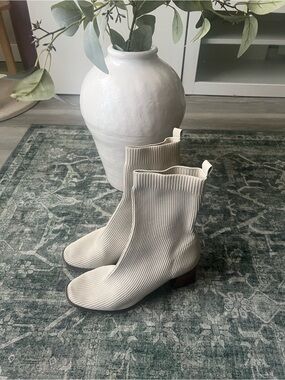 Bishop Pull on sock Boots